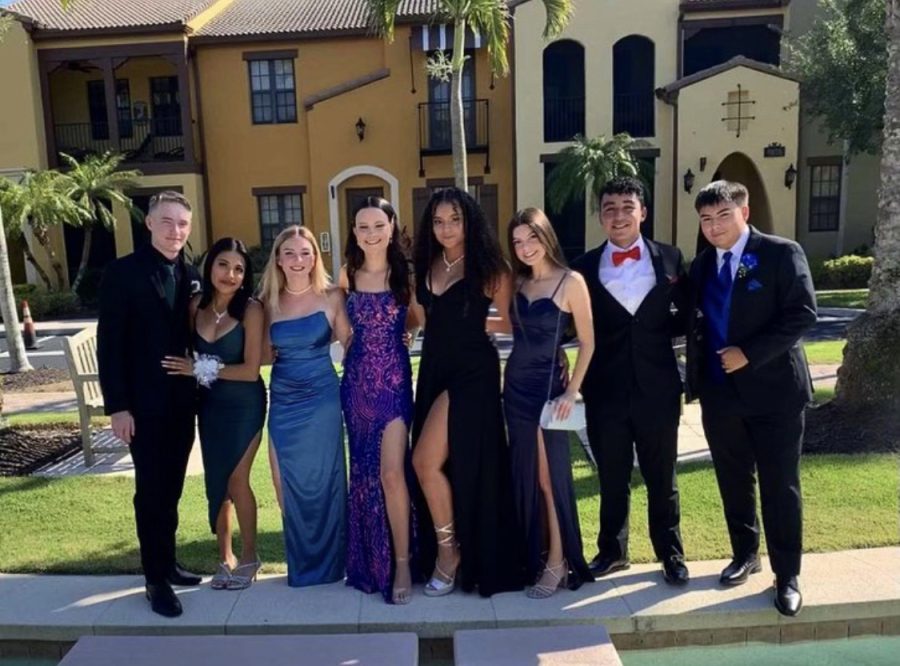 Sommar K., Brenna W., Mallory H., and their friends before prom. 