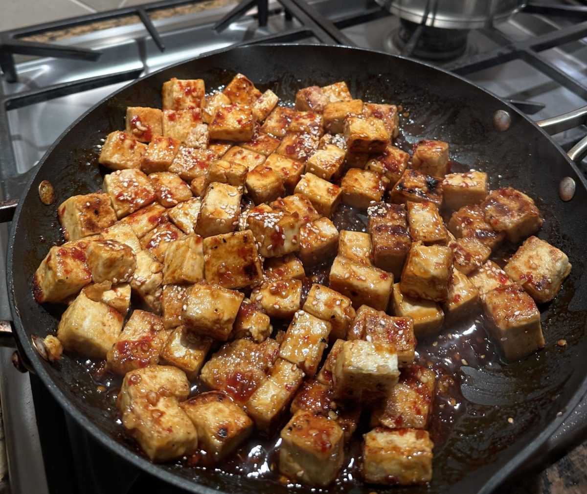 After stirring the sauce into the tofu, the bland taste is completely gone.