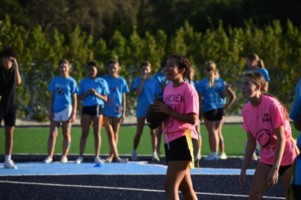 Helen Totten deciding who she is going to throw the ball to.