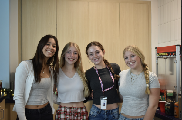 (Left to right) Noa Batlle, Skylar Siems, Lola Green and Lauren Riley, posing for a photo.